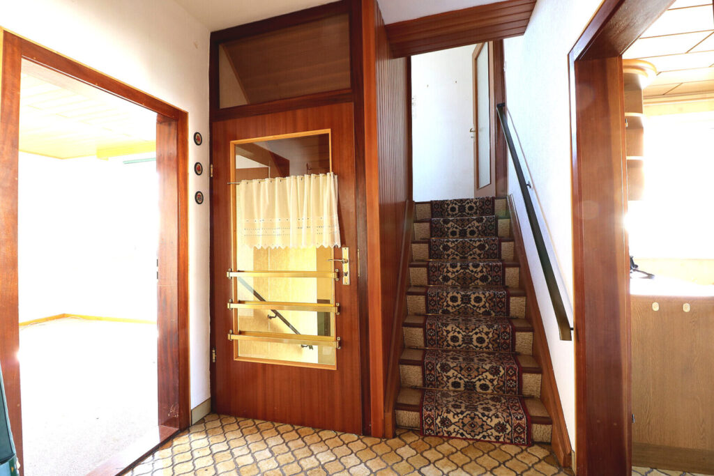 Treppe zum Dachgeschoss